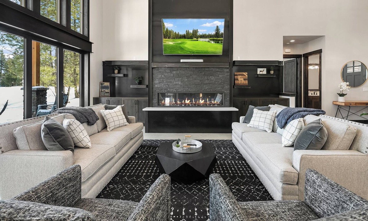 Cle Elum House | Luxurious Modern Mountain Estate! Hot Tub | Gas Fire Pit | Game Room & more!