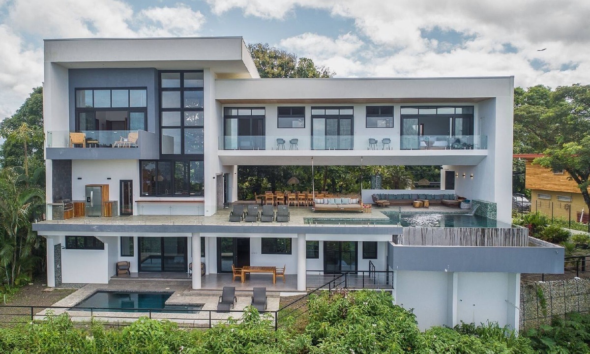 Nosara Villa | Luxurious Modern Villa with infinity pool- 5 min to the beach
