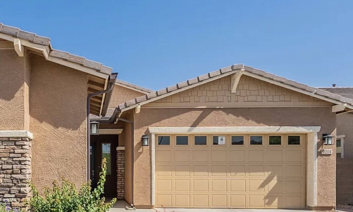 Vista De Oeste House | Luxurious Newer Modern Home 1.5 miles from State Farm Stadium/Westgate district.