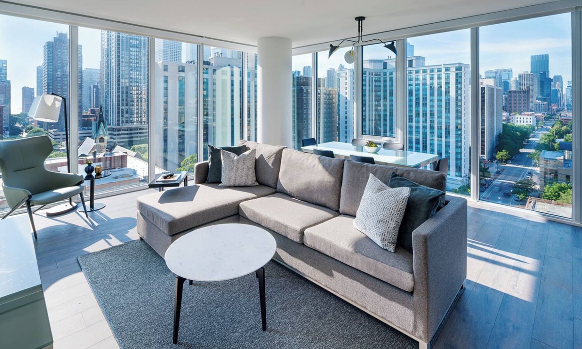 Near North Side Hotel | Luxurious Old Town Chicago Suites – Perfect for Families & Corporate Stays