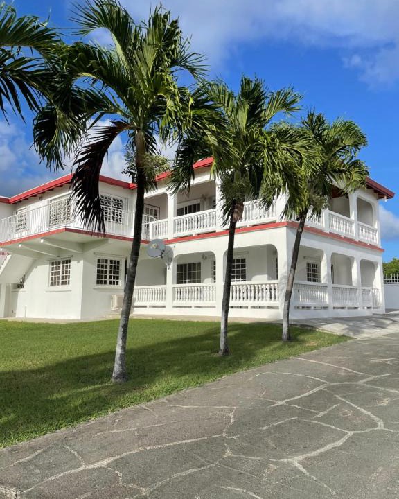 Estate La Reine House | Luxurious One and Two Bedroom Villa