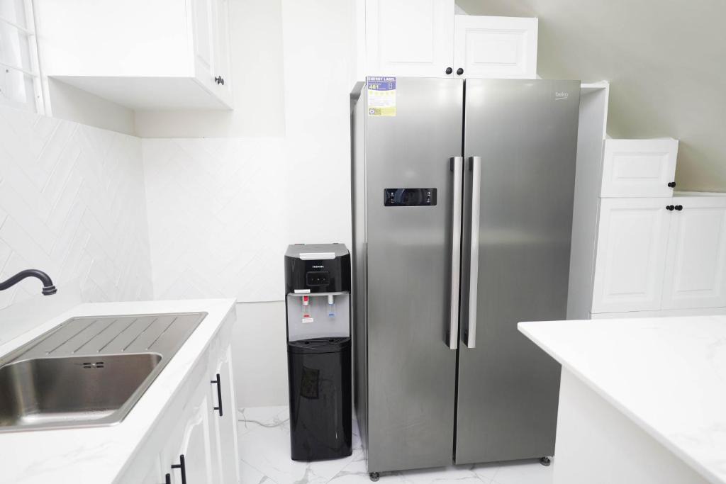 Lucena House | Luxurious Place Spacious 2BR with WIFI Near SM Lucena