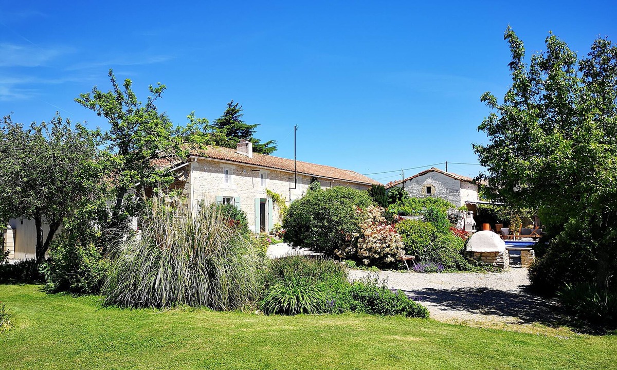 Limalonges Cottage | Luxurious private gite with pool, terrace, large gardens, golf simulator and gym