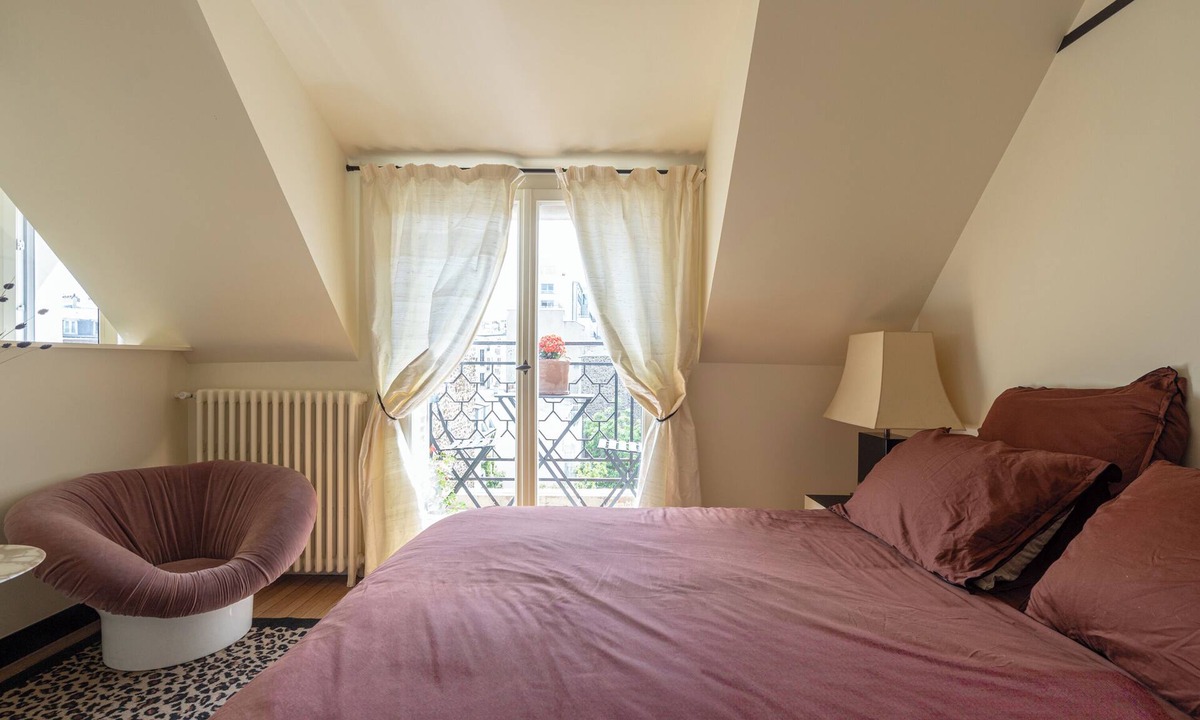 Montmartre Apartment | Luxurious, quiet, bright studio in the heart of the south of Pigalle