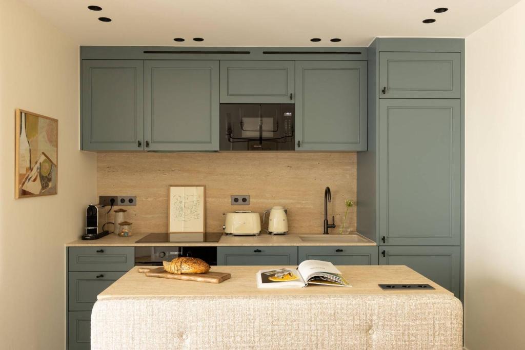 Madeleine Apartment | Luxurious Residence Saint Honore by onefinestay