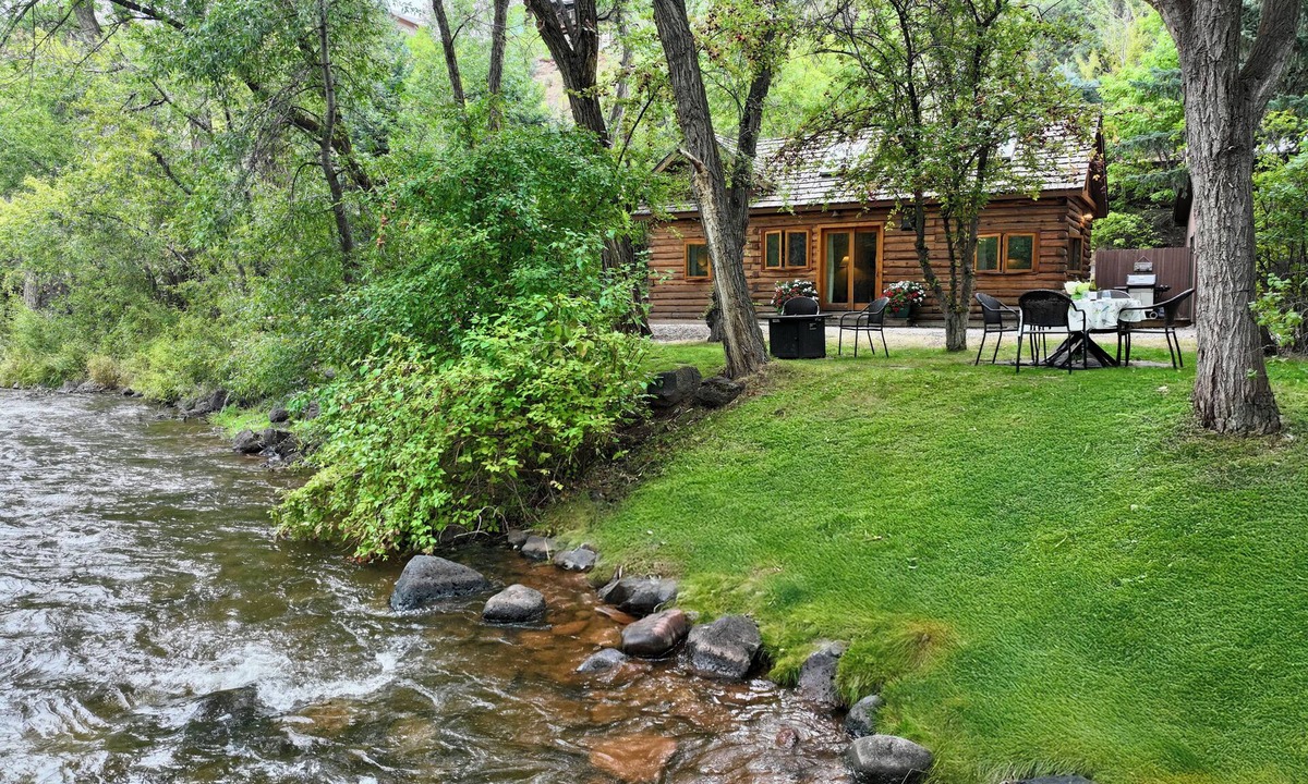 Basalt Cabin | Luxurious Riverfront Cabin on the Frying Pan River - 1 block to Basalt