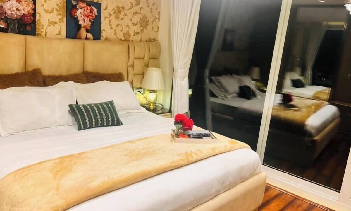 Knollswood Villa | LUXURIOUS ROOM WITH LOVELY VALLEY VIEW
