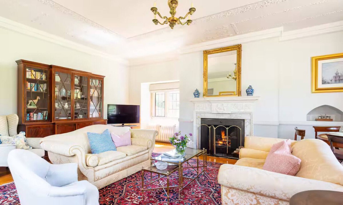 Winterbourne Stoke House | Luxurious Stonehenge Manor Estate Salisbury Wiltshire UK