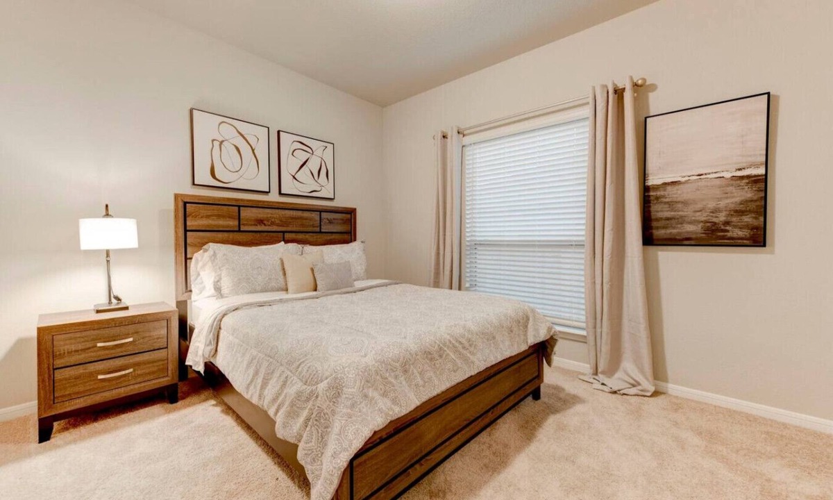 Leon Junction Apartment | Luxurious Spacious Retreat in Temple