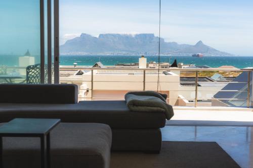 Bloubergstrand Villa | Luxurious Spacious Villa - Ocean & Mountain Views