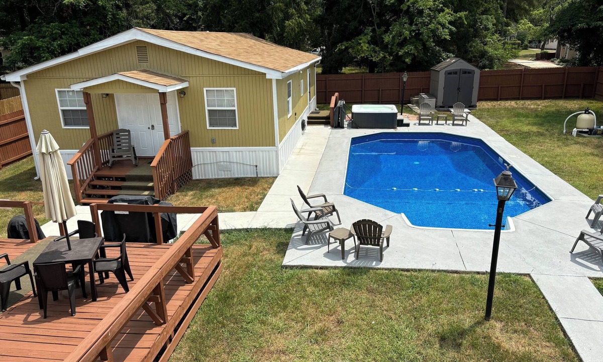 Durham Apartment | Luxurious Studio w/Full Kitchen Shared Pool & Spa