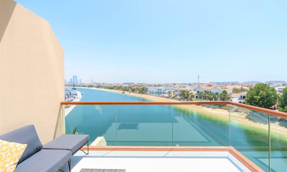 Palm Jumeirah Apartment | Luxurious Studio With Breath-taking Palm Views