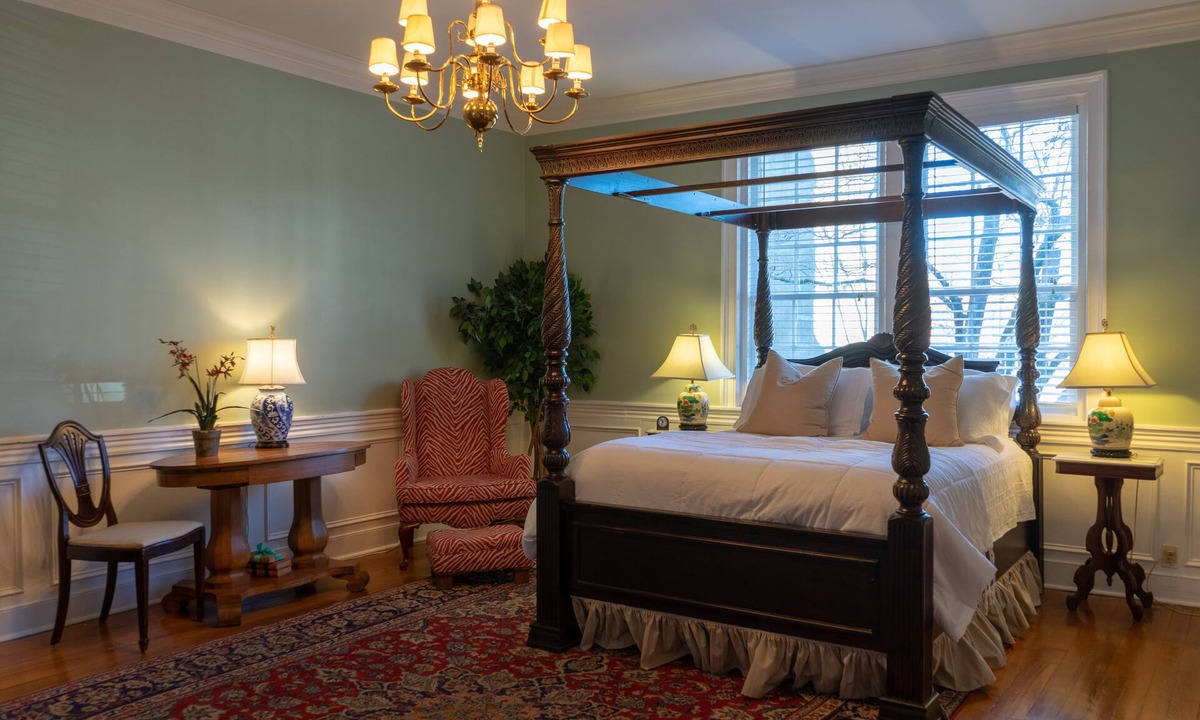 Bardstown Hotel | Luxurious Suite w/Garden on Court Square Downtown