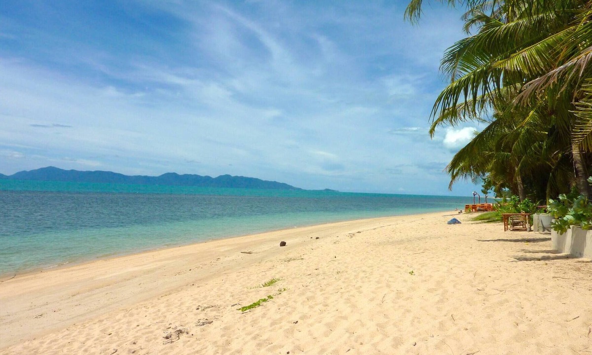 Bang Po Villa | Luxurious Thai-style Villa With a Swimming Pool Just 20 Meters From Beach Access