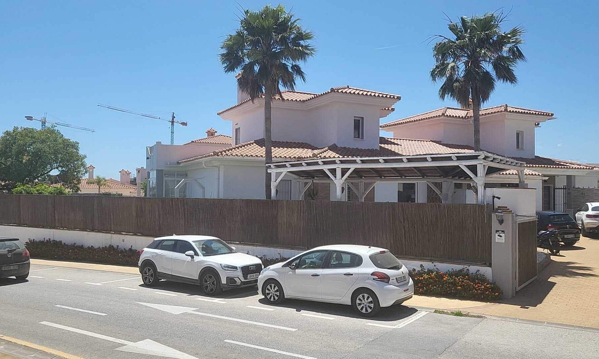 Fuengirola Villa | Luxurious Three Bedroom Villa Close To The Beach