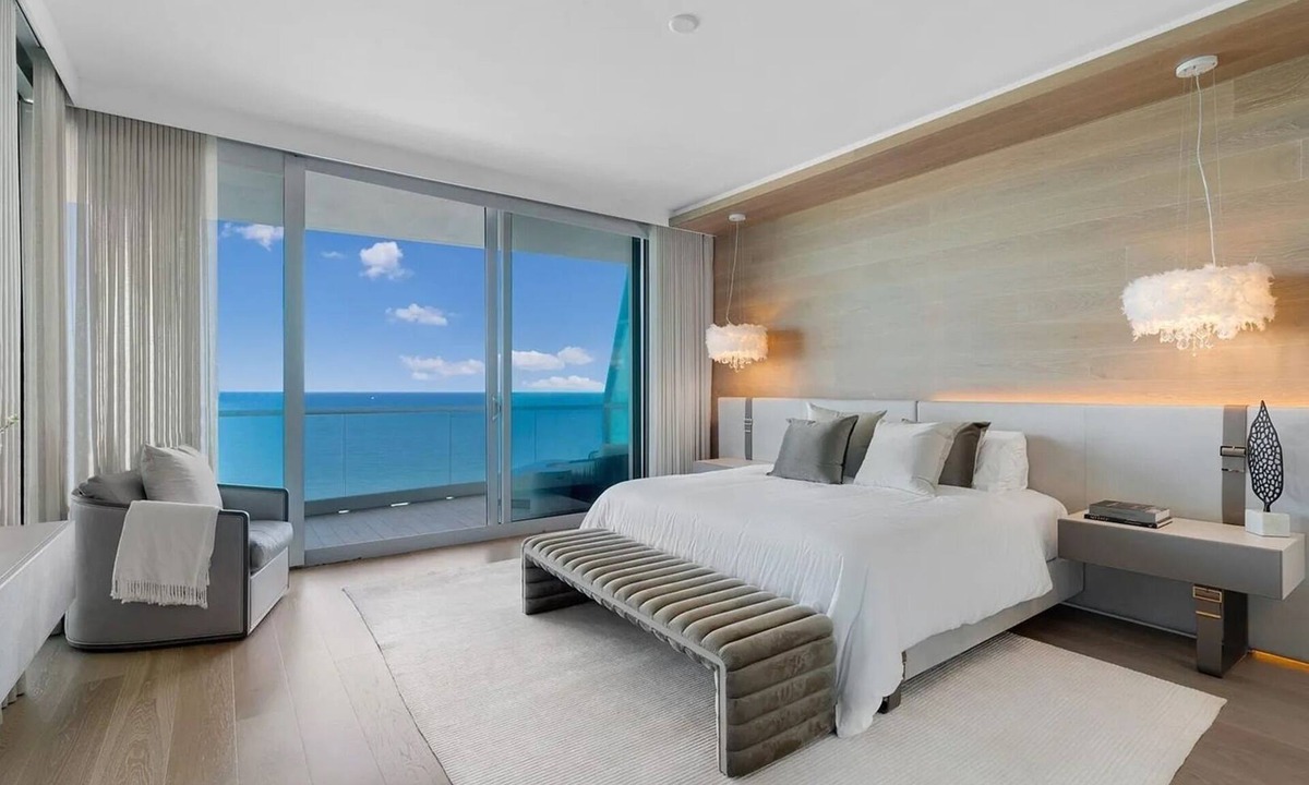 Surfside Apartment | Luxurious Three Bedroom Oceanfront Residence