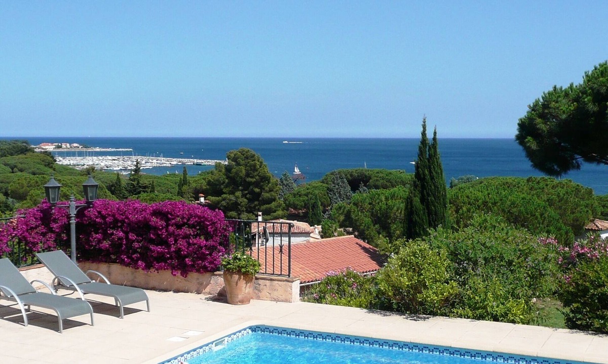Plage de la Garonnette Villa | Luxurious villa 8 persons Panoramic sea view Swimming pool 10x5m,300 m from the beach