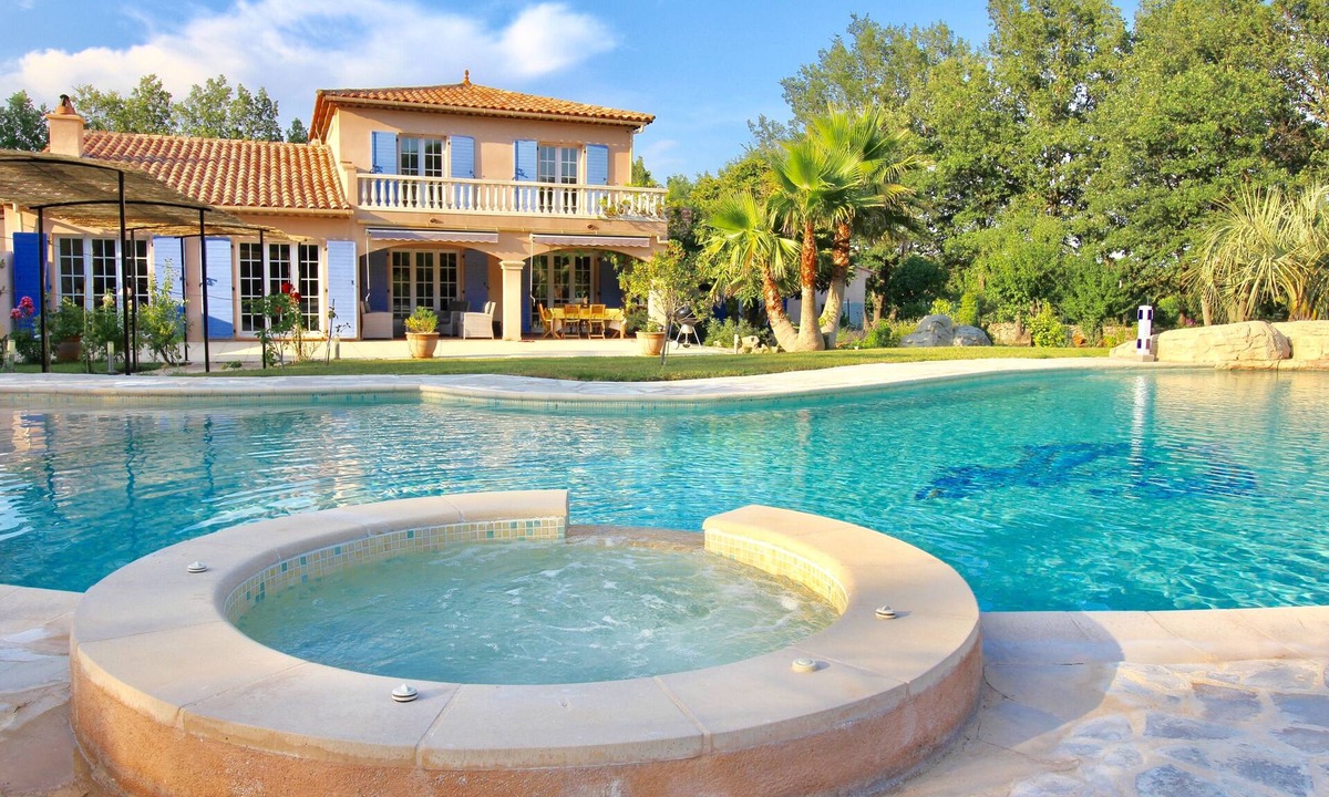 Les Arcs-sur-Argens House | LUXURIOUS VILLA WITH A SPECTACULAR SWIMMING POOL PLEASE SEE HOUSE RULES FOR MORE