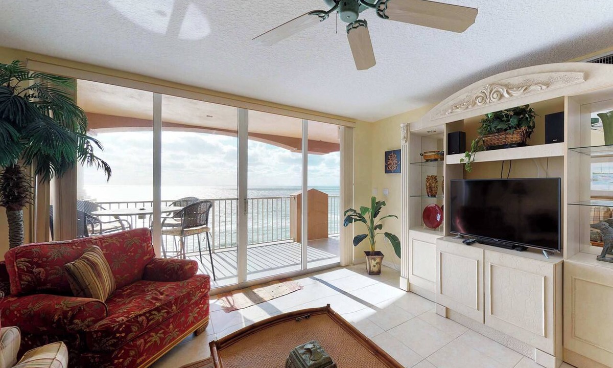 Redington Beach Condo | Luxurious waterfront penthouse with stunning Gulf views hot tub and two pools