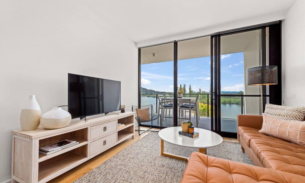 Kingston Apartment | Luxurious Waterfront Unit with Breathtaking Views