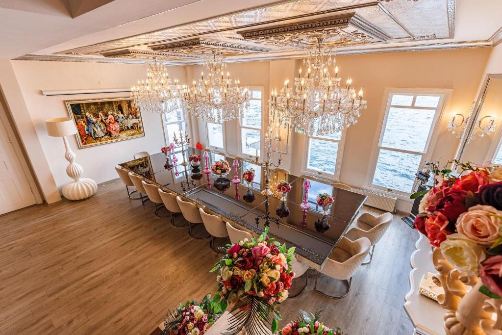 Beylerbeyi Villa | Luxurious Waterfront Mansion with Amazing Bosphorus View