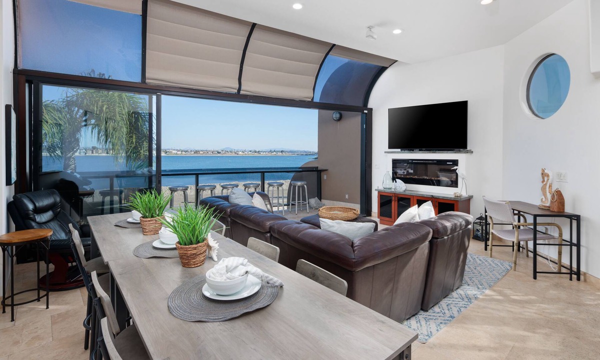 San Diego House | Luxurious Waterfront | AC | Garage Parking | Walk to All