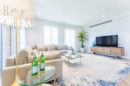 Dubai House | Luxurious Waterfront Villa Sea & Burj Khalifa View