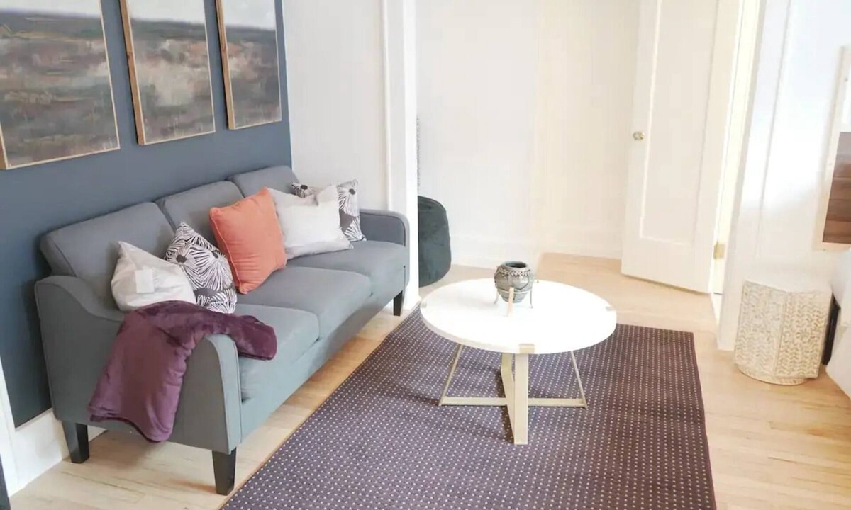 East Avenue Apartment | LuxuriousFloralStudio-HeartofEastAve -walkdowntown