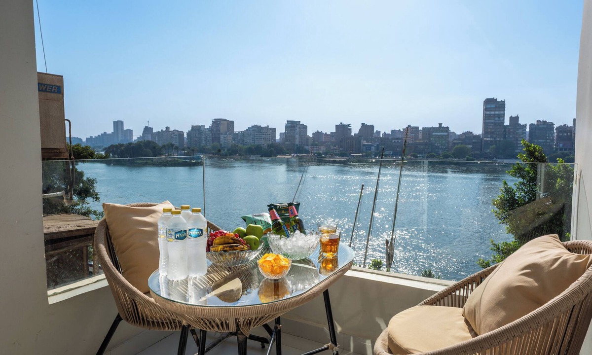 Al Manial Apartment | Luxuriously Designed Great Nile View - 2