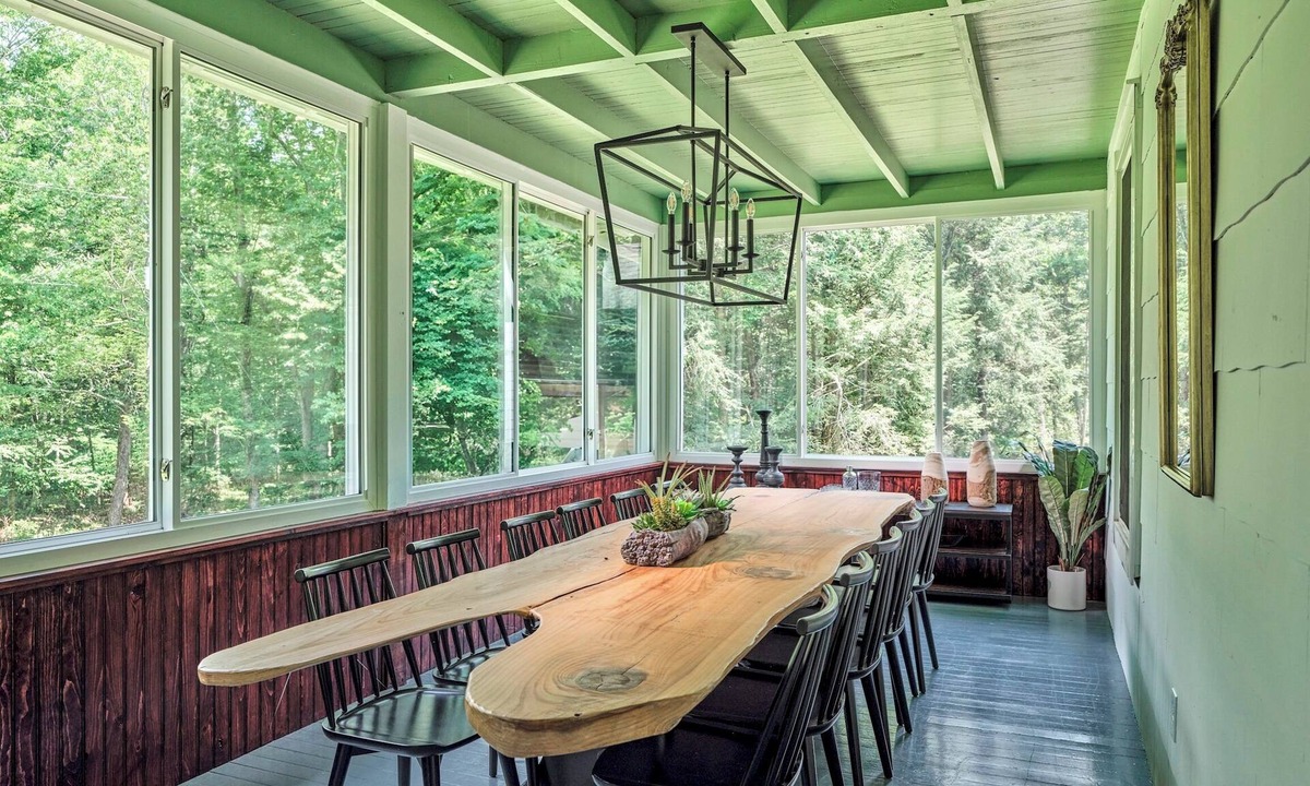 Cresco House | Luxuriously Restored Farm Cabin