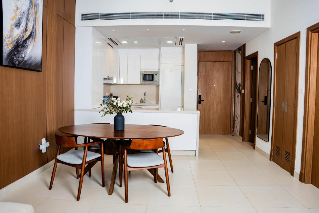 Al Safa Apartment | Luxury 1 Bedroom Canalfront Apartment with Burj Khalifa Views from Resort-Style Pool - Walk to Jumeirah Beach