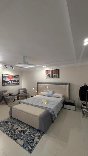 Faisalabad Apartment | Luxury 1BHK studio site parking self check-in