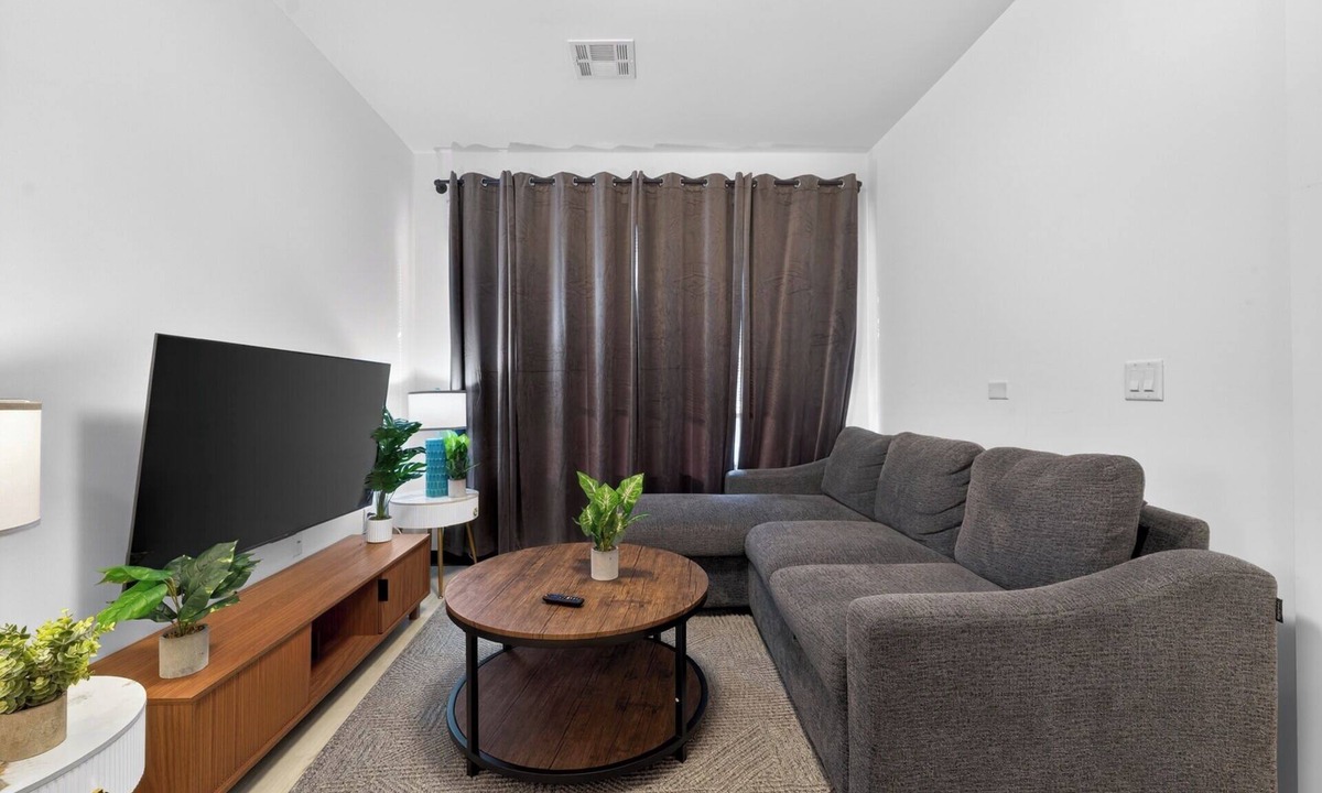 Everett Apartment | Luxury 1BR Close to Boston da56