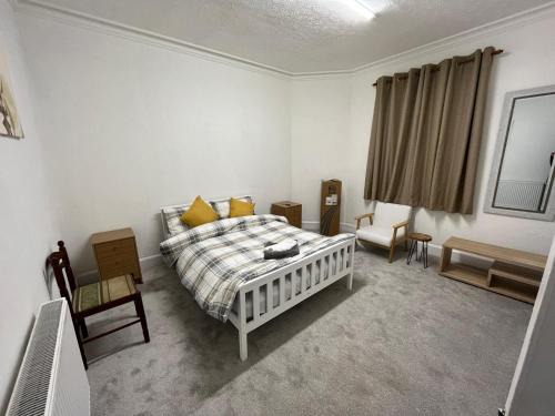 Dumfries Apartment | Luxury 1BR Flat Central Dumfries Self Check-in, Parking, Wi-Fi