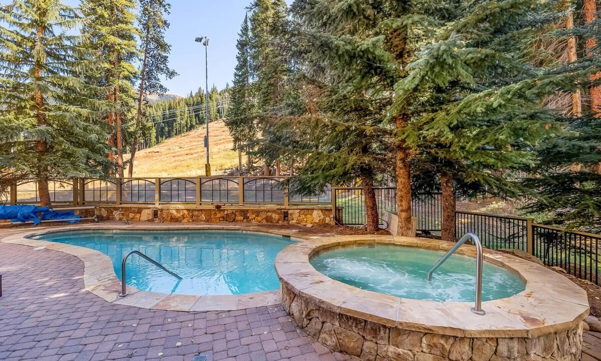 River Run Condo | Luxury 1BR Lone Eagle ski-in, ski-out condo w/ - hot tub & heated pool!