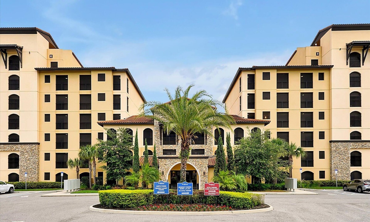 Montverde Condo | Luxury 2 Bed 3 Bath Lakeview Condo with Beautiful Sunrise Views