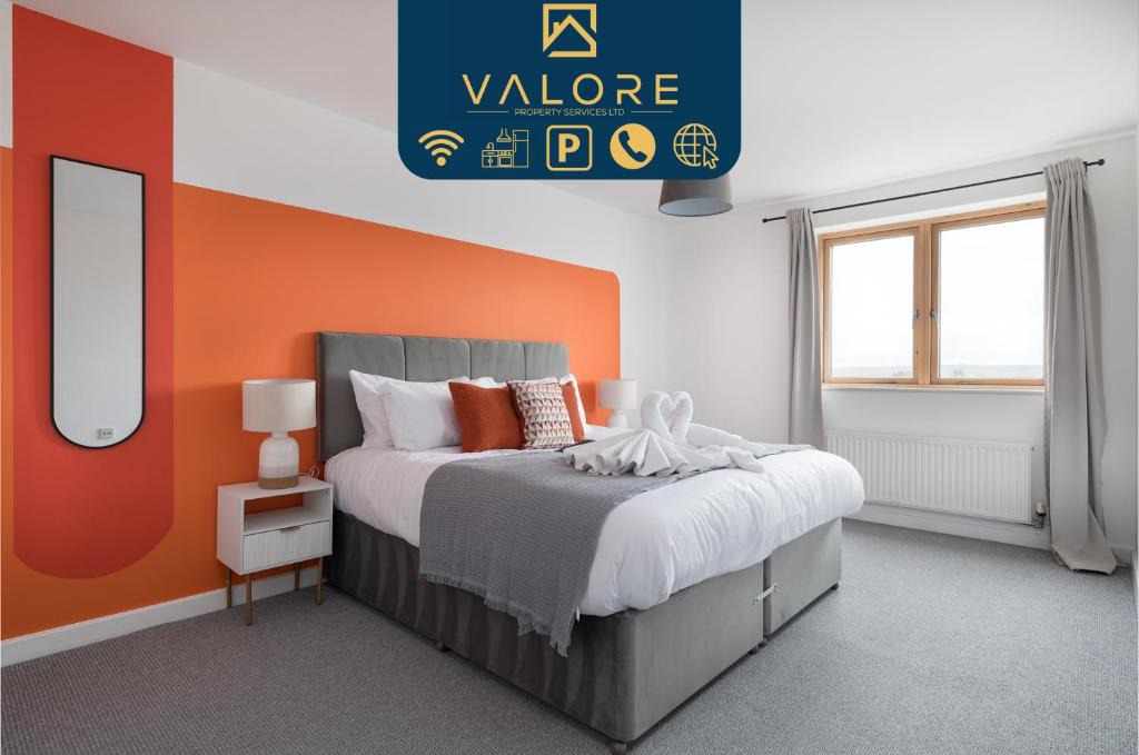 Milton Keynes Apartment | Luxury 2 bed, Central, Free Parking, Smart TV By Valore Property Services