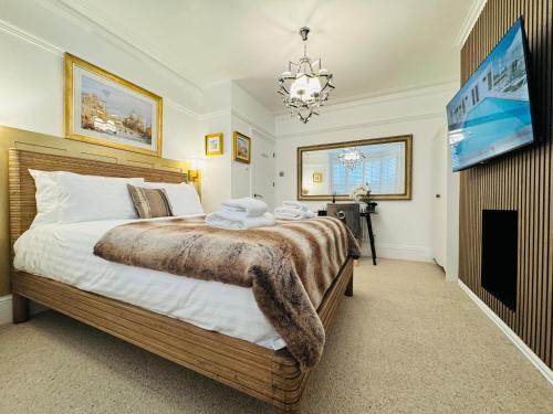 Christchurch Apartment | Luxury 2 Bed Designer Apartment & Garden