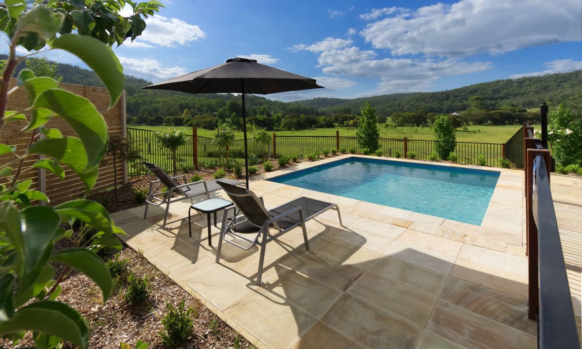 Wollombi Villa | Luxury 2 bedroom house and private pool