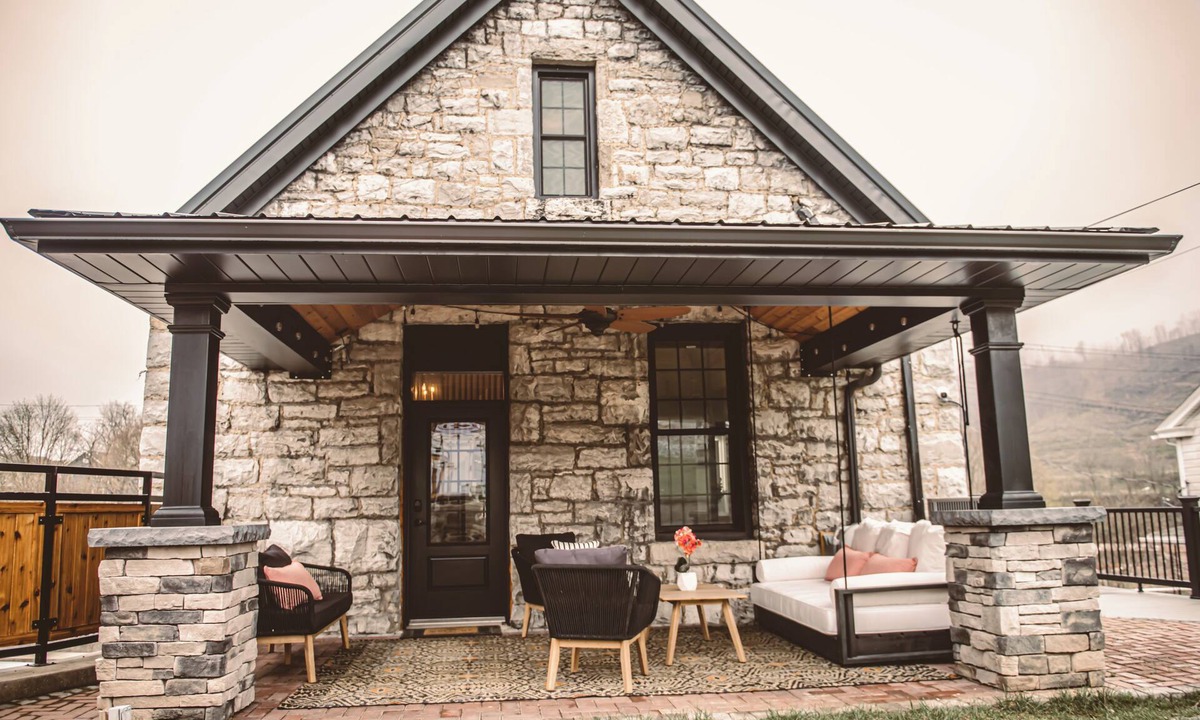 Roaring Spring Apartment | Luxury 2-bedroom B&B near the beautiful Spring Dam in Roaring Spring