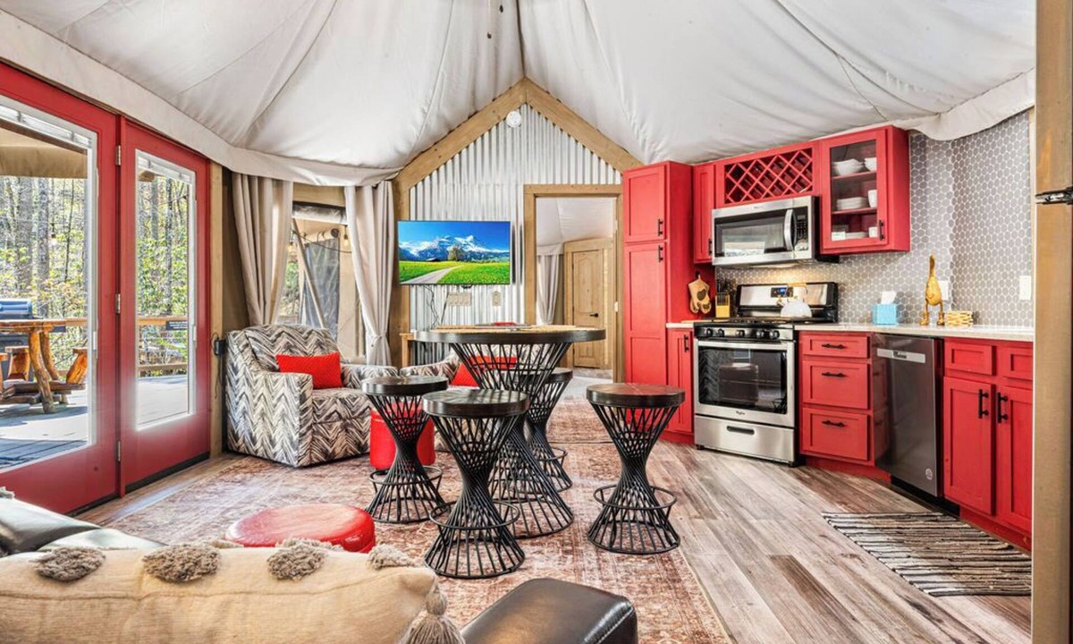 Bryson City Cabin | Luxury 2BD 2BA Authentic Safari Tent, Upscale GLAMPING Smoky Mountains