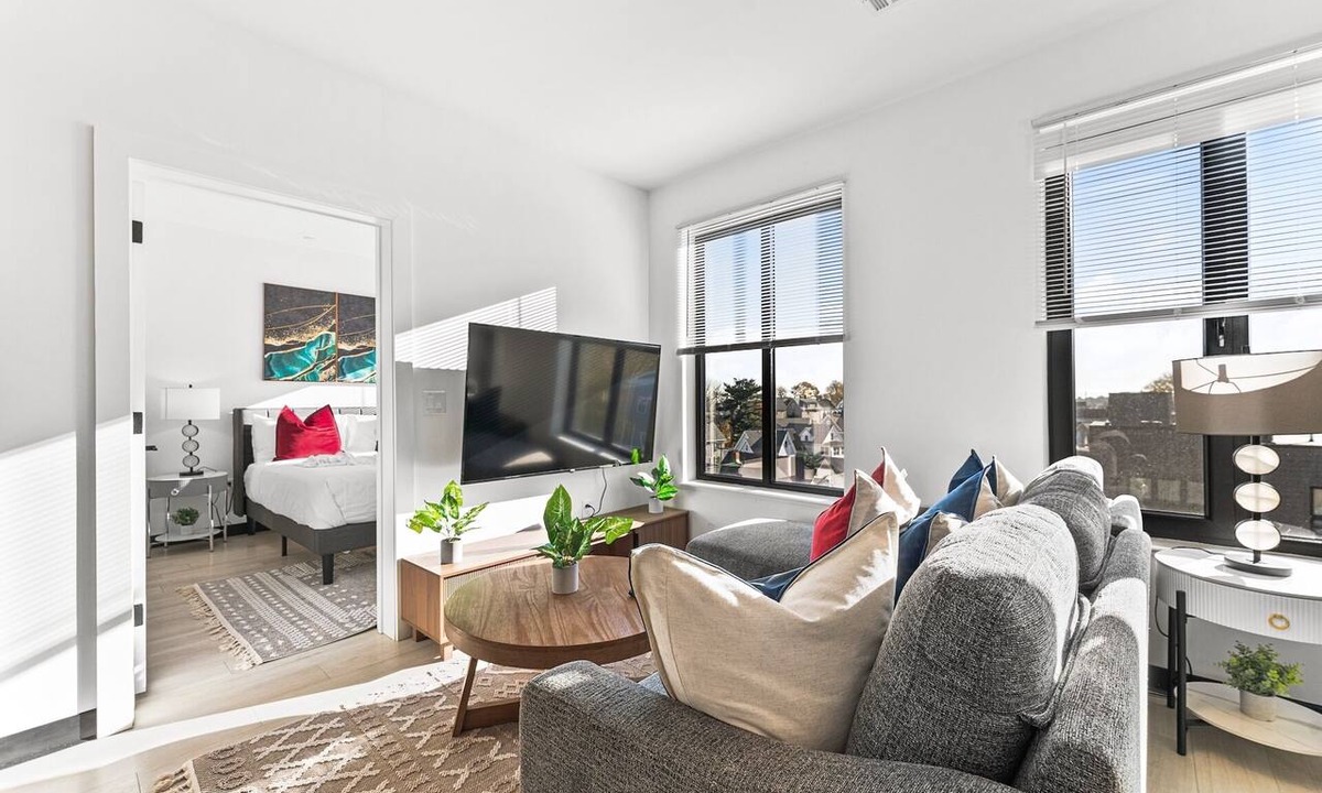 Everett Apartment | Luxury 2bd/2ba near Boston u89t