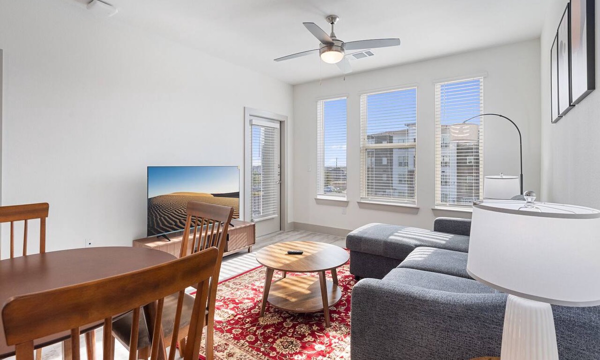Stony Ridge North Apartment | Luxury 2BD/2BA Next to Airport 0i16