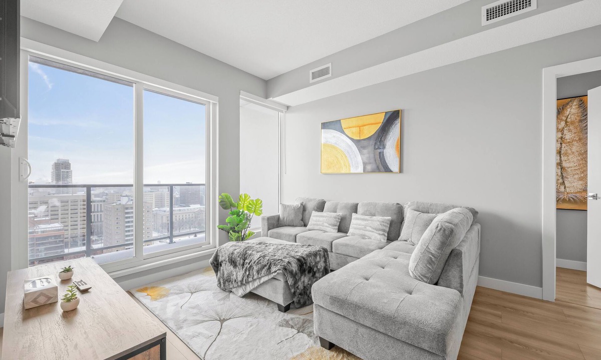 North Central Edmonton Apartment | Luxury 2bdrm king bed Suite city views/UG parking free wifi