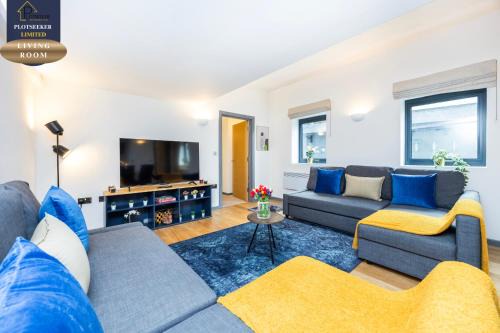 West Kensington Apartment | Luxury 2BR 2Bath Flat Walk to Tube West Ken