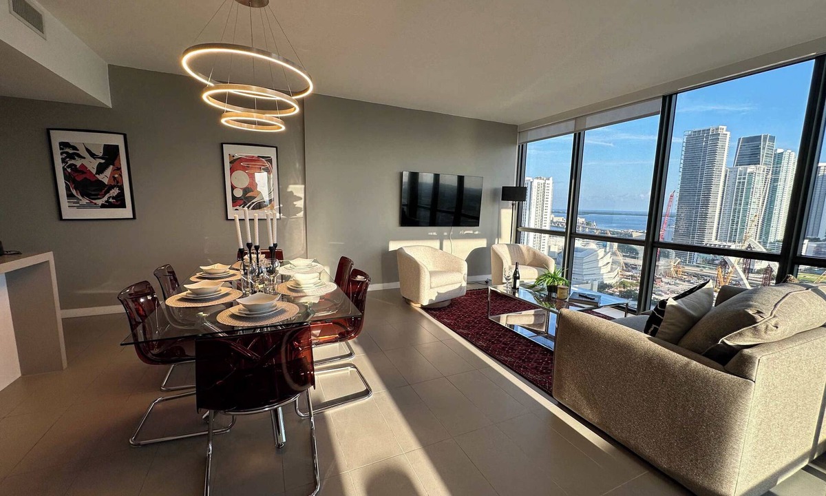 Town Square Apartment | Luxury 2BR Skyline Balcony + Free Parking