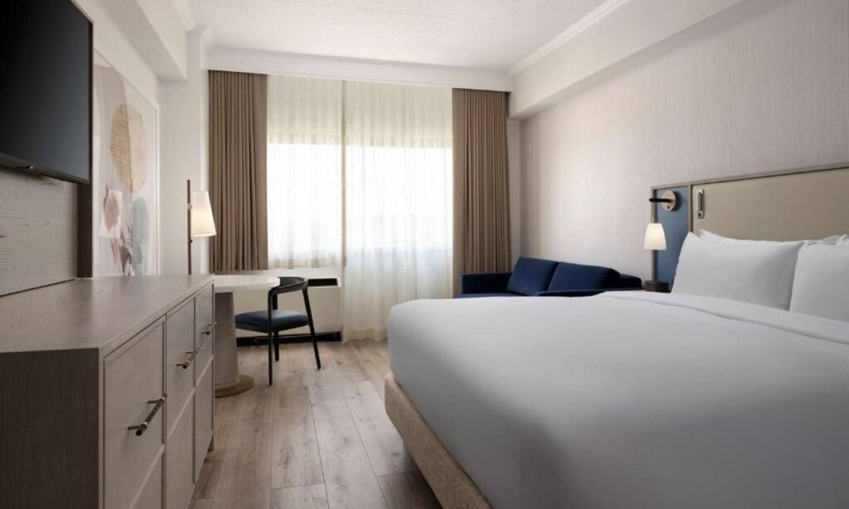 White Plains Hotel | Luxury 2BR Unit for a Cozy Stay! Near Downtown, Onsite Restaurant, Free Shuttle