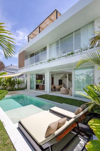 Cemagi Villa | Luxury 3 bed beachside villa with cold plunge pool, rooftop & designer furniture