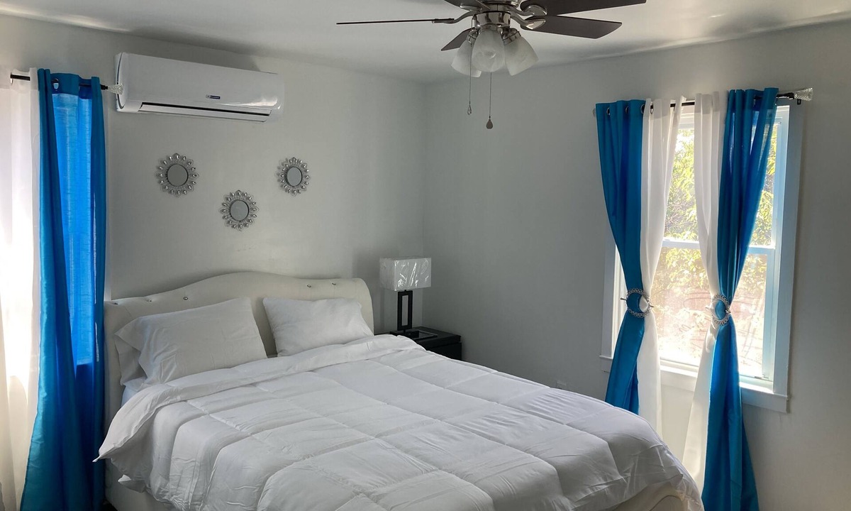 Primos Secane House | Luxury 3bed 1bath with free parking. Close to Philadelphia airport