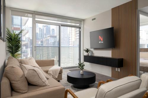 Church and Wellesley House | Luxury 3BR 2BA with 2 King Beds Sleeps 8 on Yonge